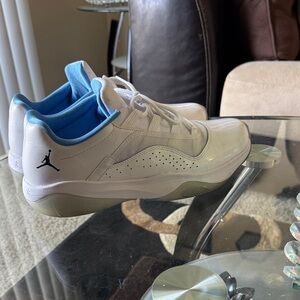 Jordan Men's White and Blue Athletic Shoes